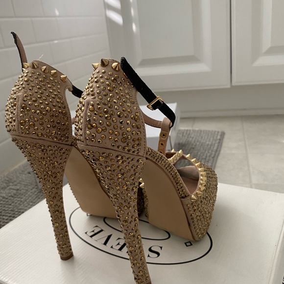 Stilettos - Picture 5 of 7